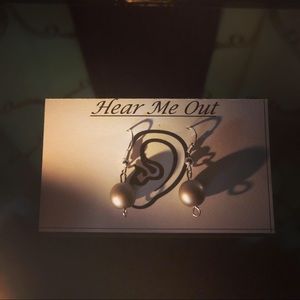 White and maroon pearl drop earrings
